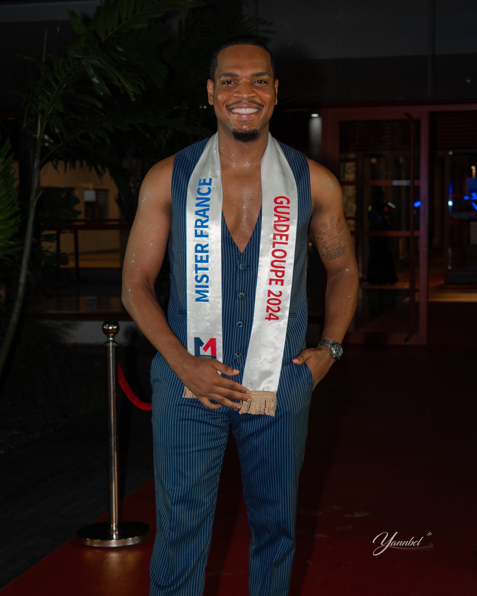 Invité du Mad Dance Gala sur le tapis rouge — photographie 4